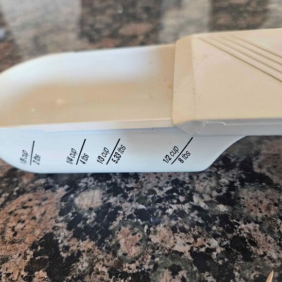 Pampered Chef Adjustable Measuring Cup - Picture 2 of 5